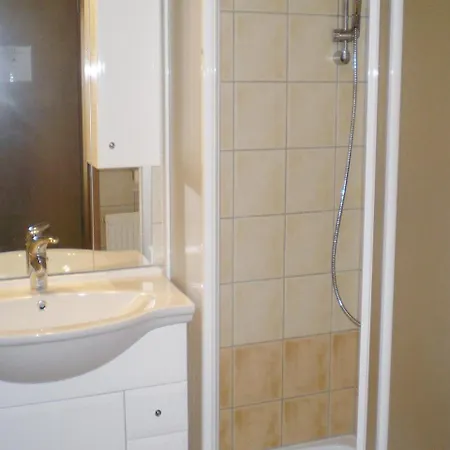 One-bedroom In Apartment *